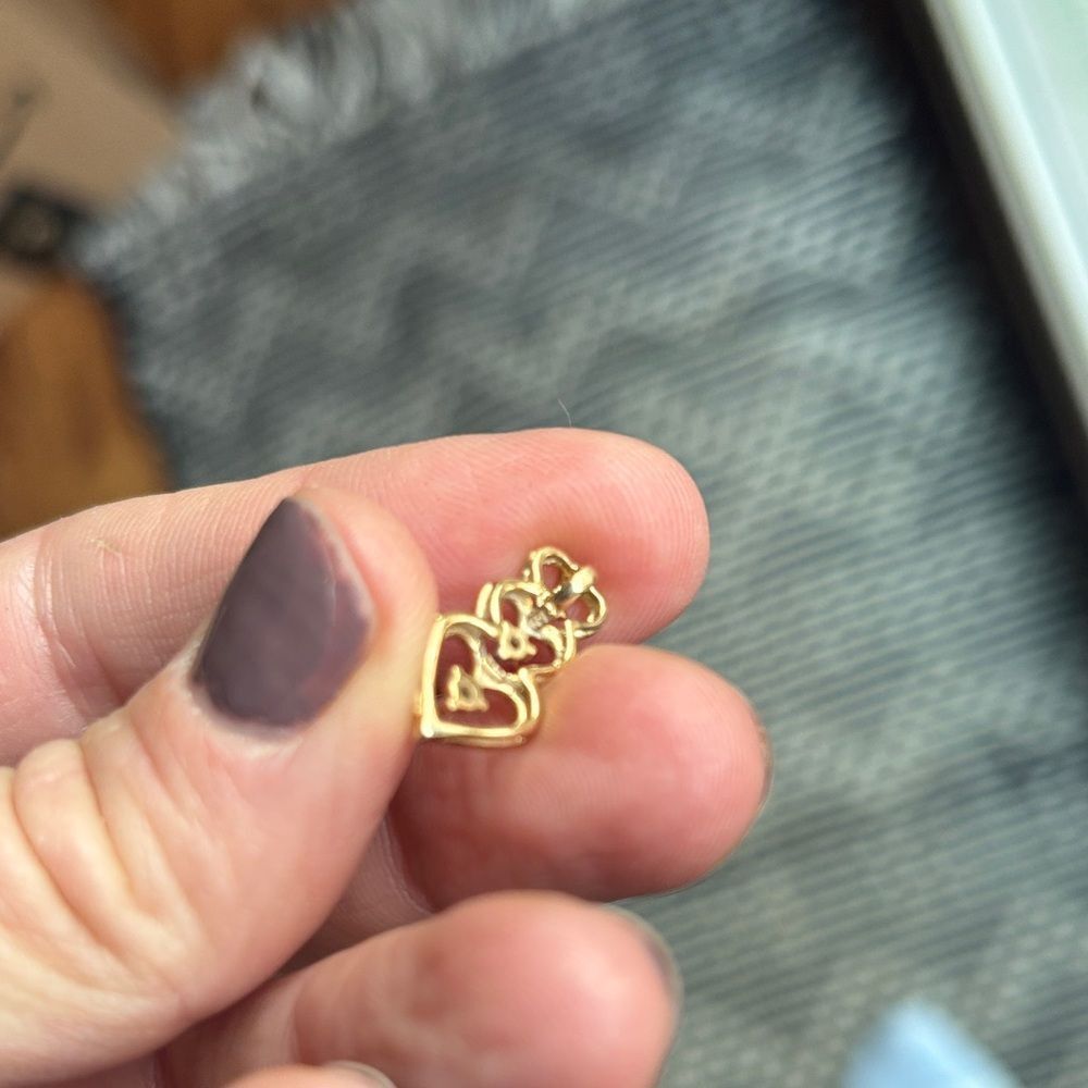 10K stamped Gold Tri-Heart Pendent with diamonds made in Italy - Picture 3 of 9